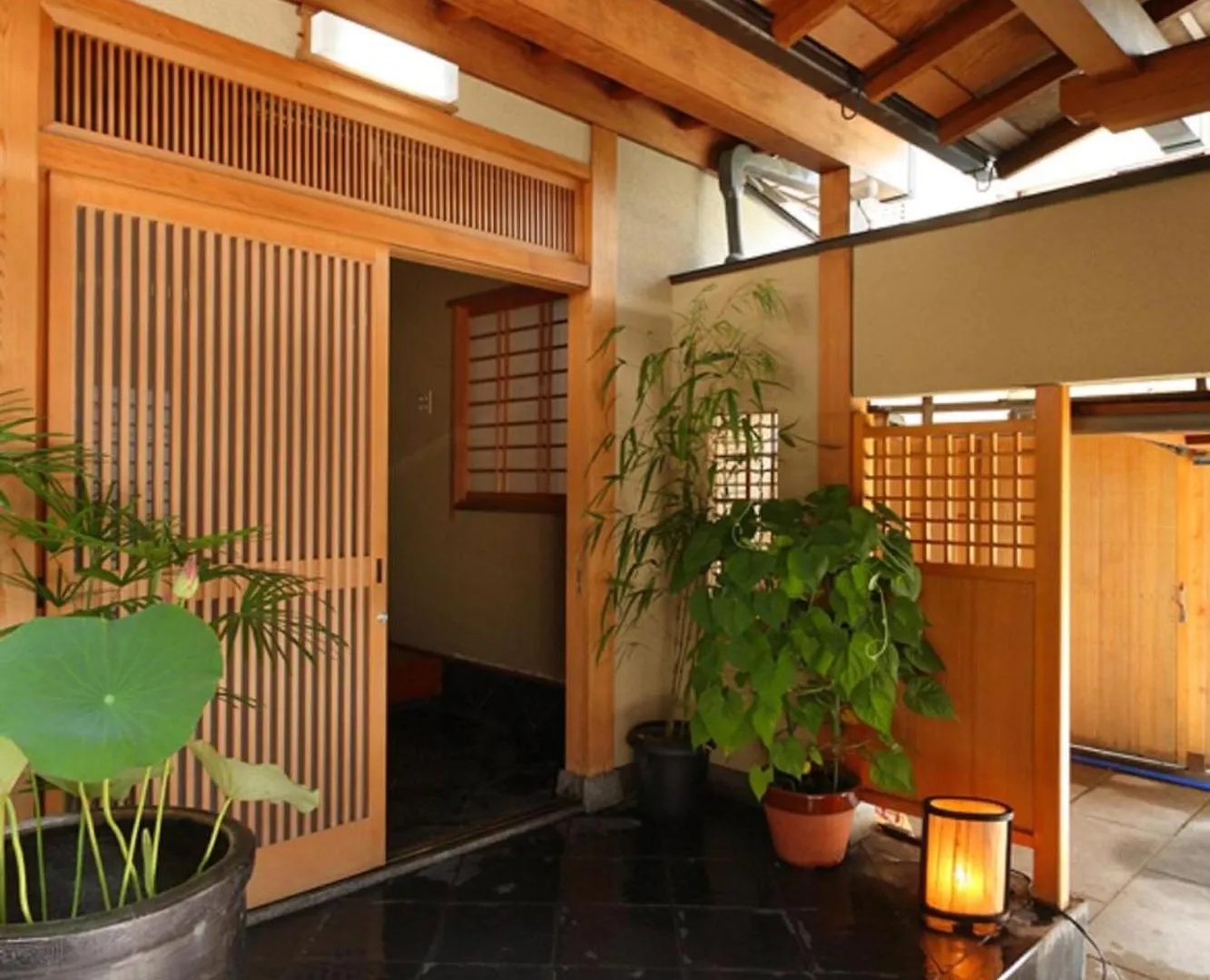 Kamuroan Kyoto Ryokan